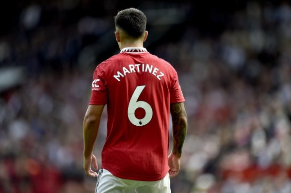 该续约吗? 27岁利马效力曼联3年受伤  不断仅出场91次 合同27年到期