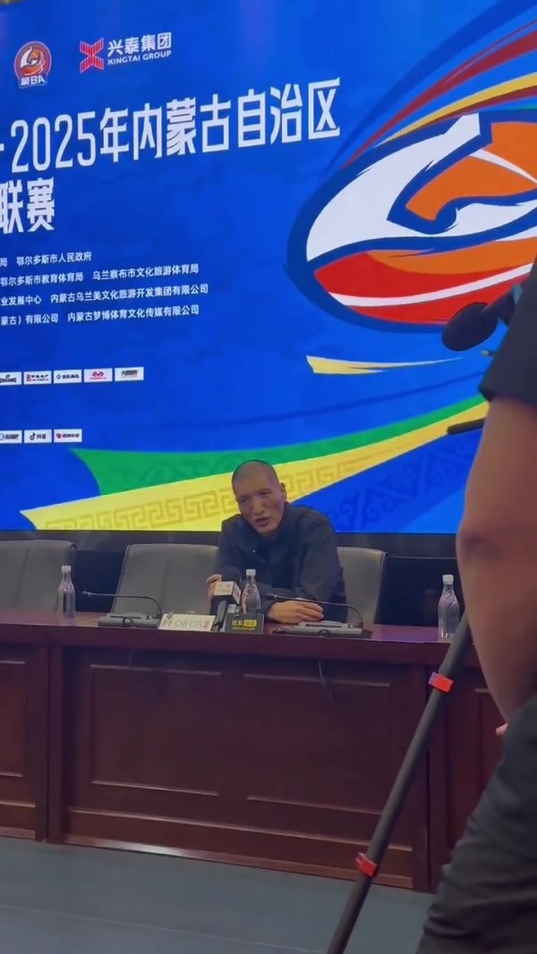 巴特尔：杨瀚森在不断提高不断适应 我20岁的时候比他差远了